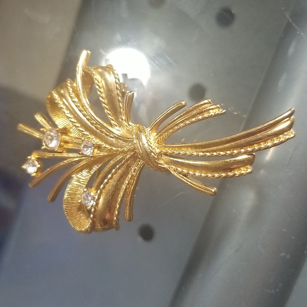 Vintage Gold Tone Floral Ribbon Brooch